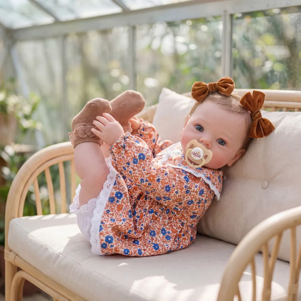 18" Awake Reborn Baby Girl with Bright Blue Eyes, photograph 5